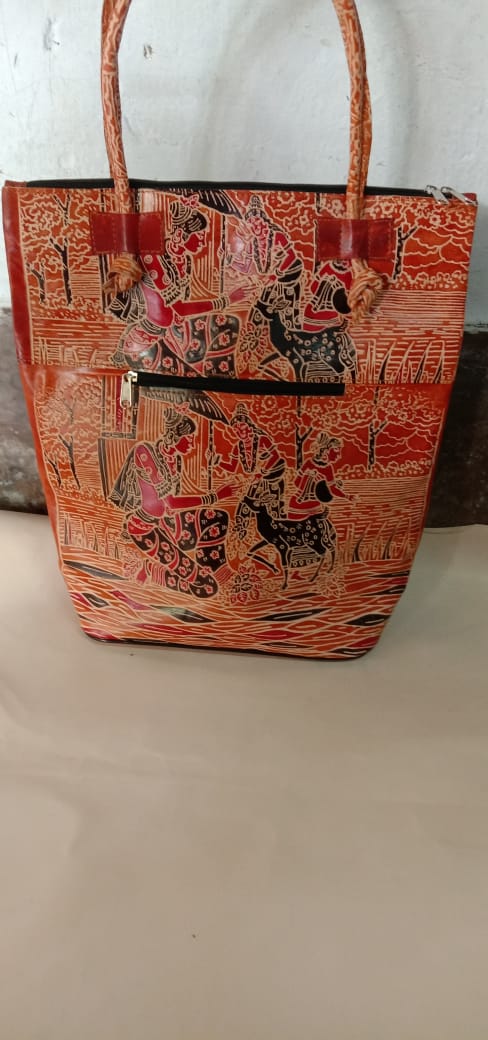 Amazon.com: Crafts of India Exclusive Batik Design Ethnic Hand Made Shantiniketan  Leather Indian Shoulder Bag : Clothing, Shoes & Jewelry